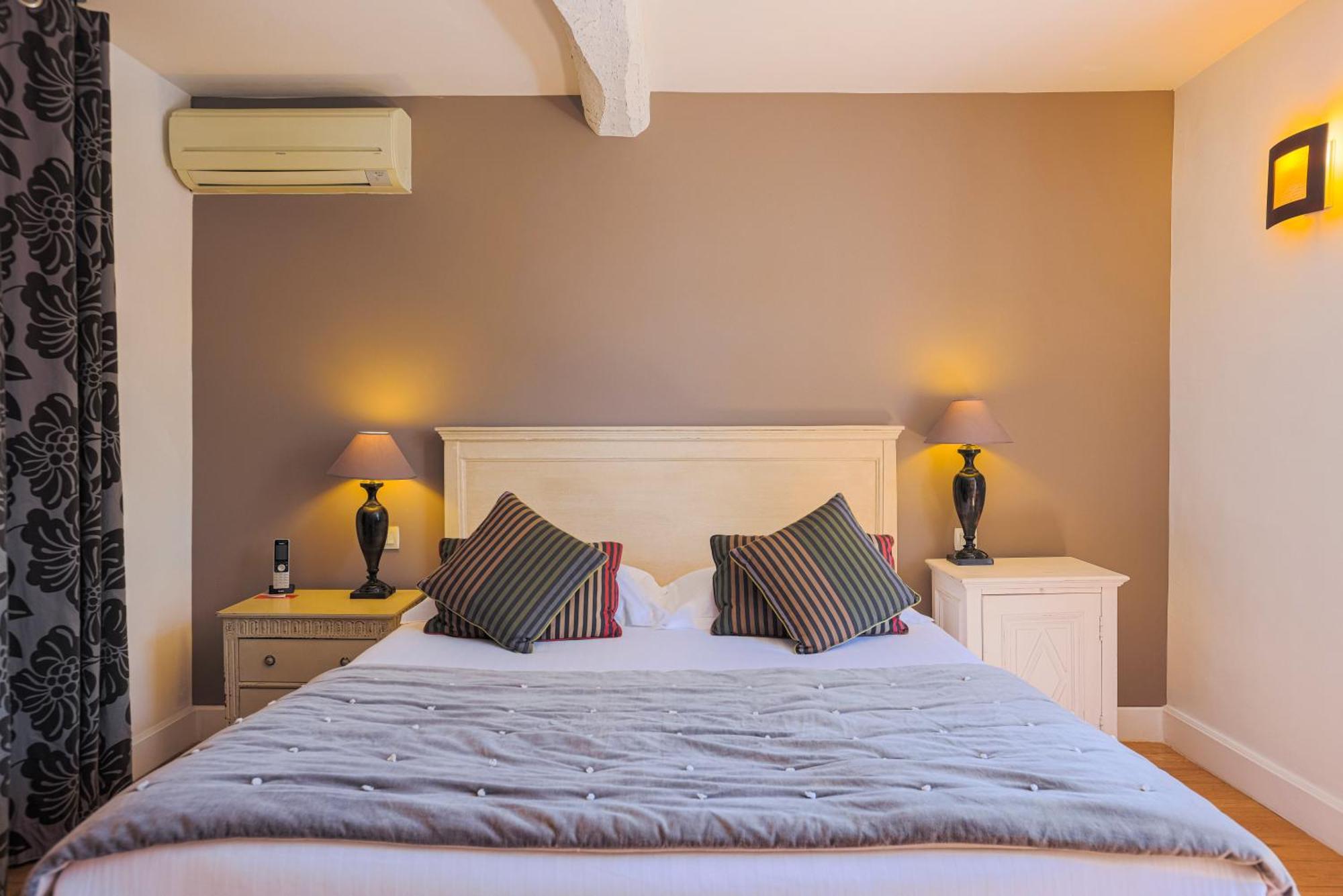 Hotel Du Clos Le Rouret ภายนอก รูปภาพ