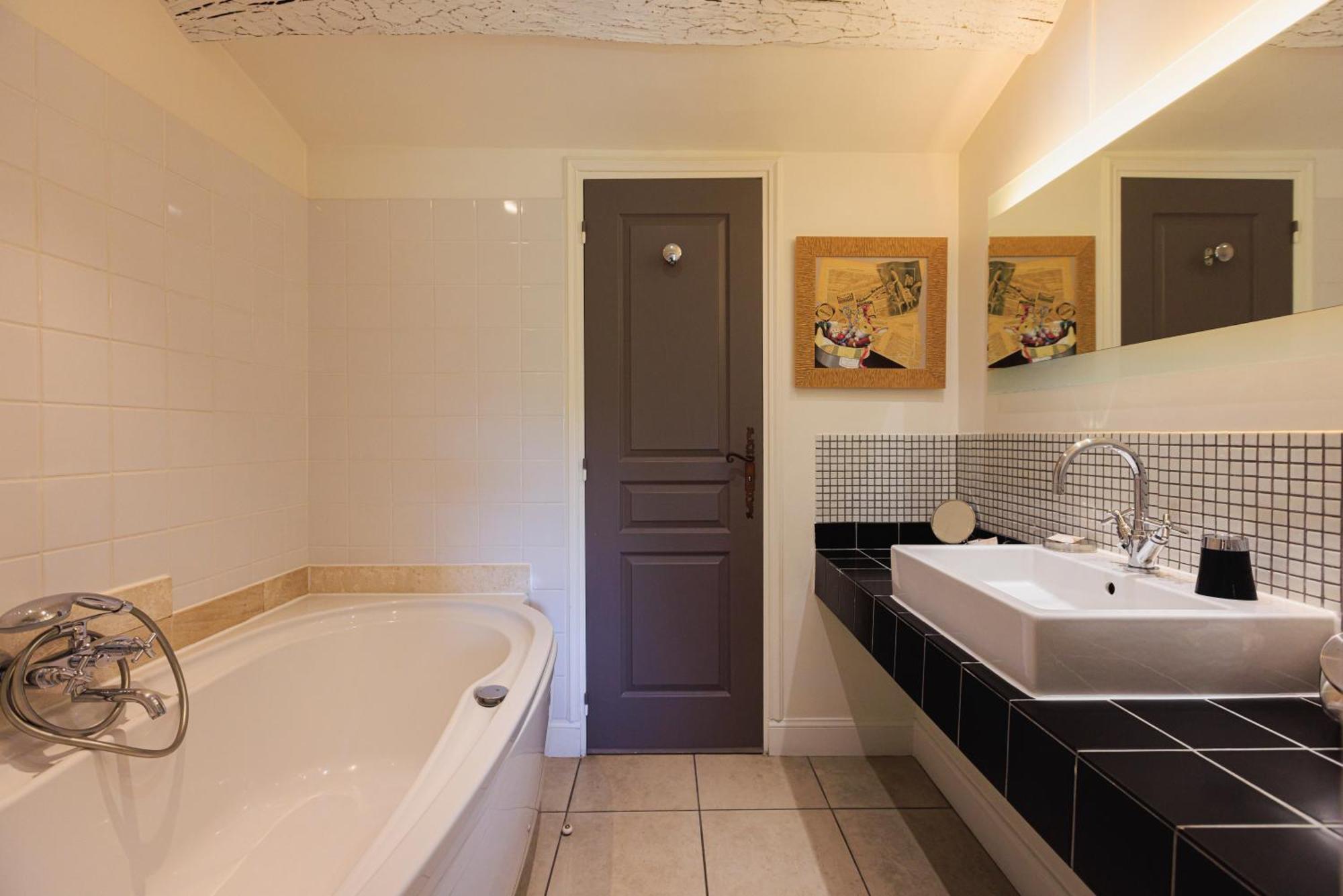 Hotel Du Clos Le Rouret ภายนอก รูปภาพ