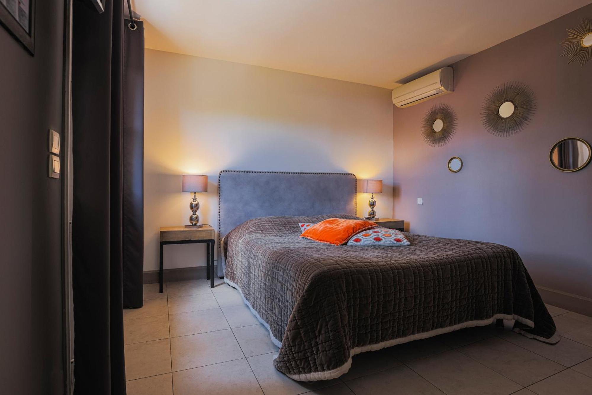 Hotel Du Clos Le Rouret ภายนอก รูปภาพ