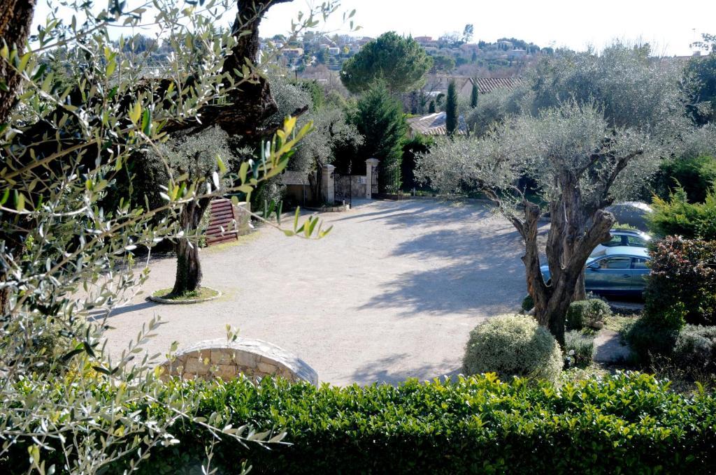 Hotel Du Clos Le Rouret ภายนอก รูปภาพ