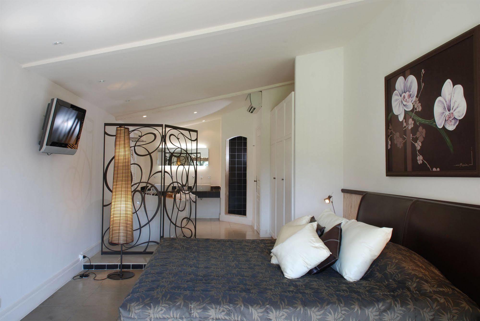 Hotel Du Clos Le Rouret ภายนอก รูปภาพ
