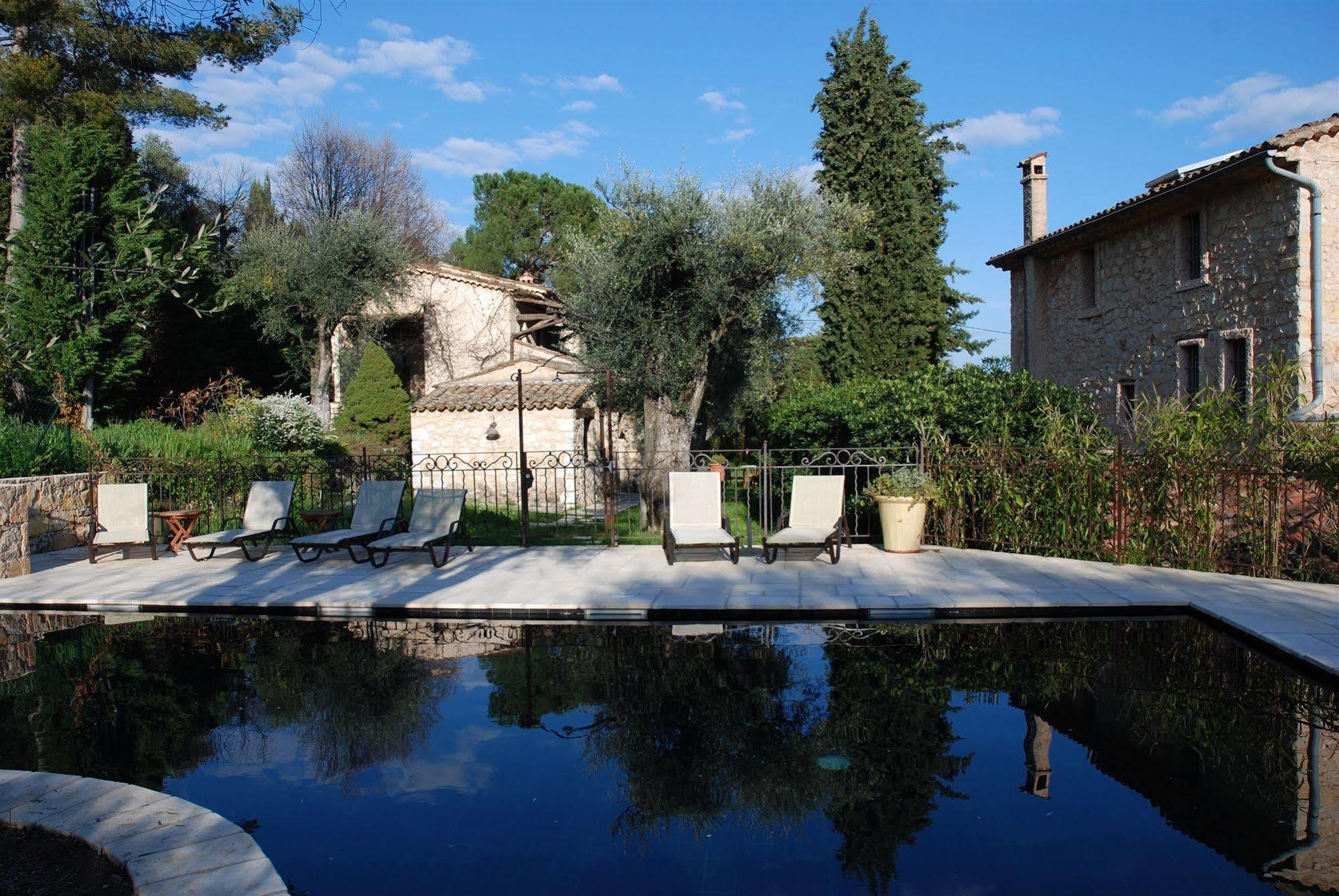 Hotel Du Clos Le Rouret ภายนอก รูปภาพ