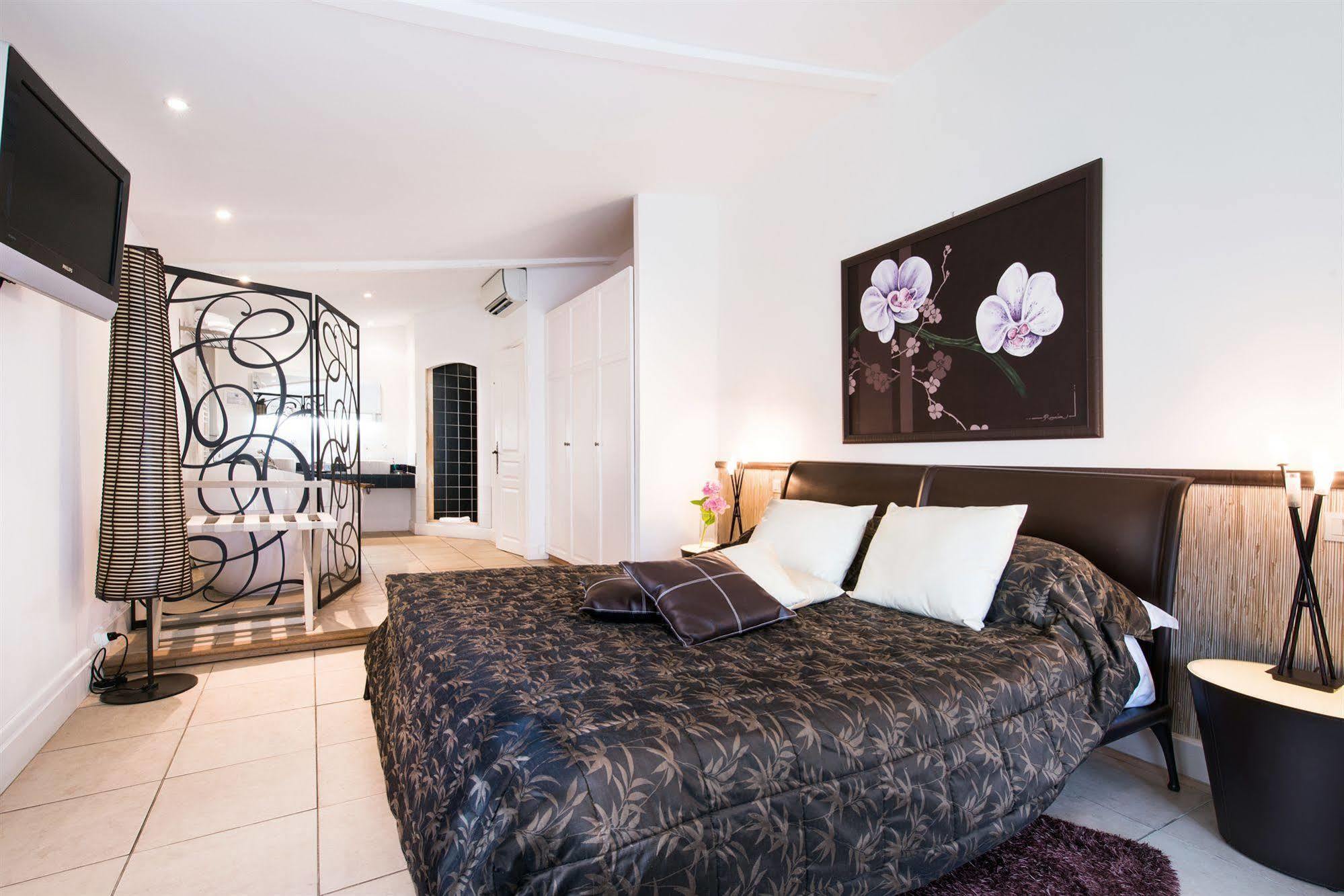 Hotel Du Clos Le Rouret ภายนอก รูปภาพ