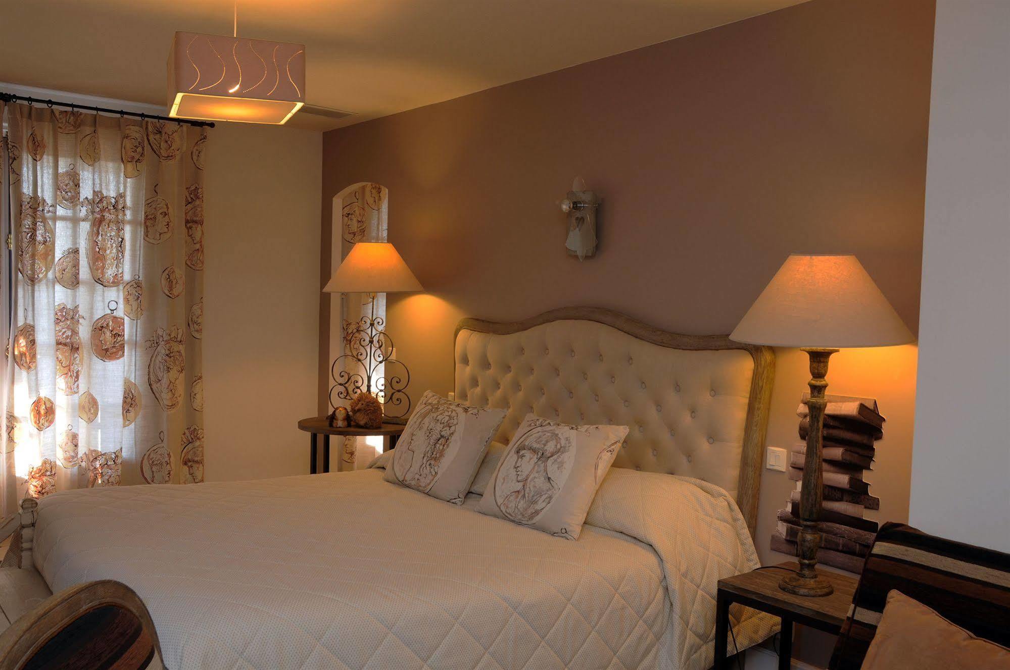 Hotel Du Clos Le Rouret ภายนอก รูปภาพ