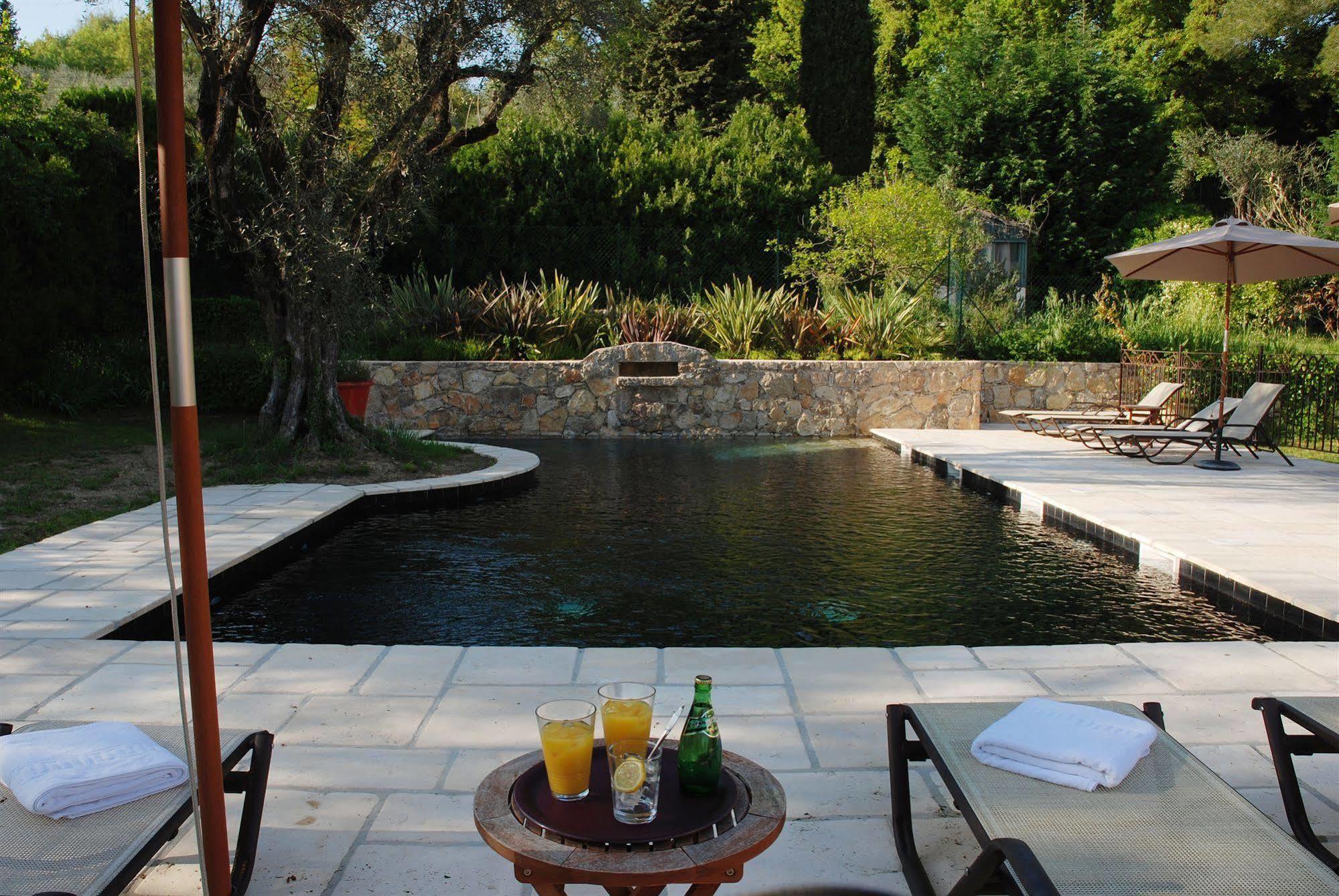 Hotel Du Clos Le Rouret ภายนอก รูปภาพ